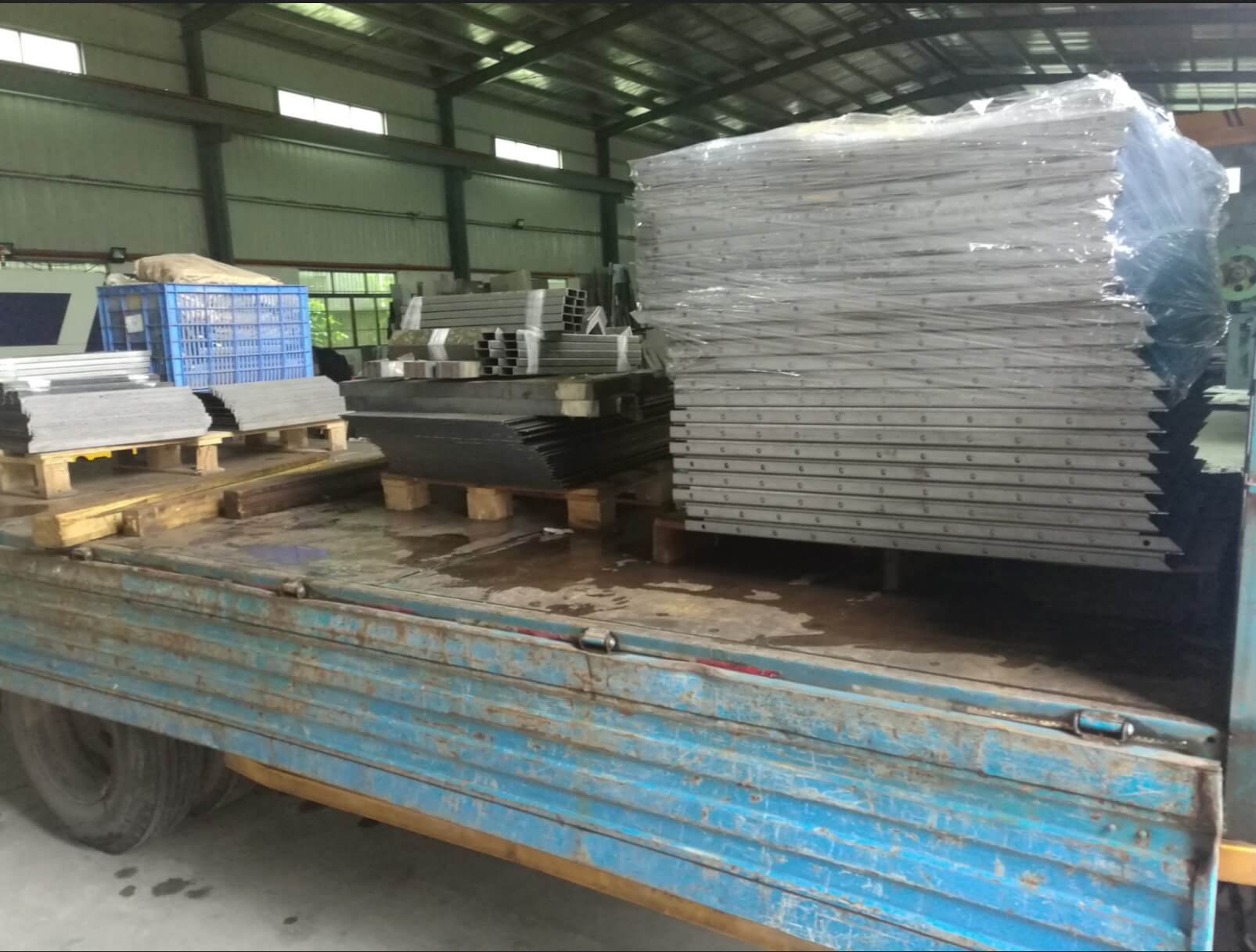 你在考場(chǎng)的氛圍里汗如雨下，我在東莞天航激光加工廠熱火朝天！